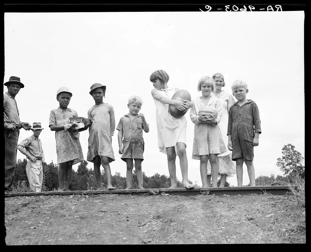 1936 sharecropper families gather for the Fourth of July in Hill House, Miss. (Library of Congress, The Crowley Company/Dorothea Lange)
